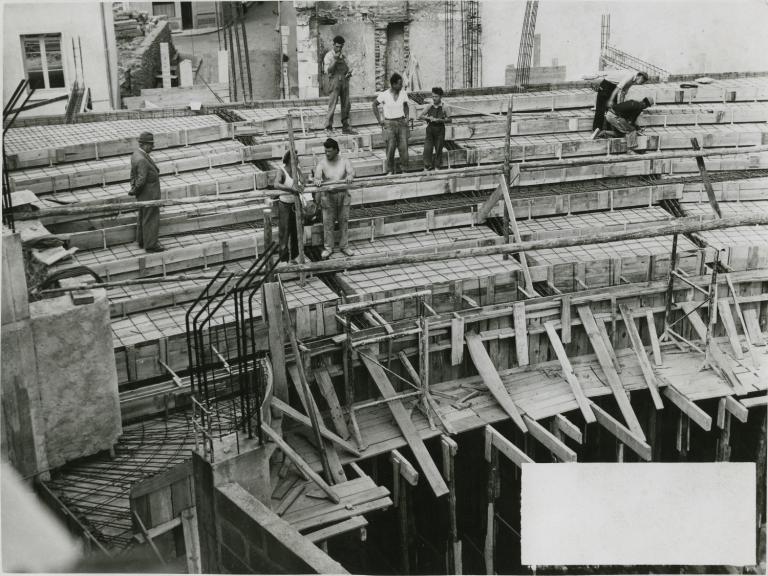 Travaux de construction des gradins du cinéma Palace, sans date. (Collection particulière).