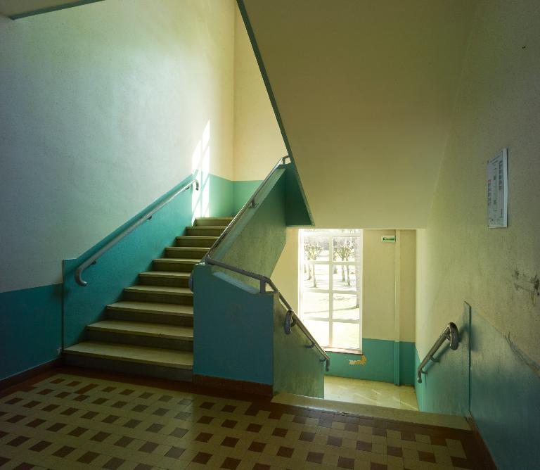 Bâtiment O, escalier intérieur.