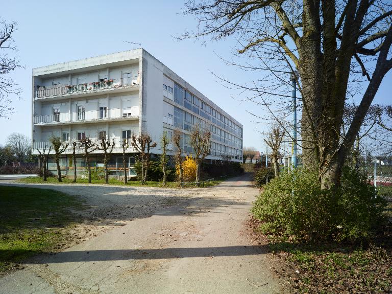 Bâtiment N, aujourd'hui en grande partie désaffecté, vu depuis le sud.