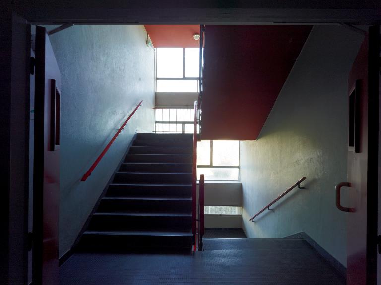 Bâtiment M, escalier intérieur, vu depuis l'ouest.