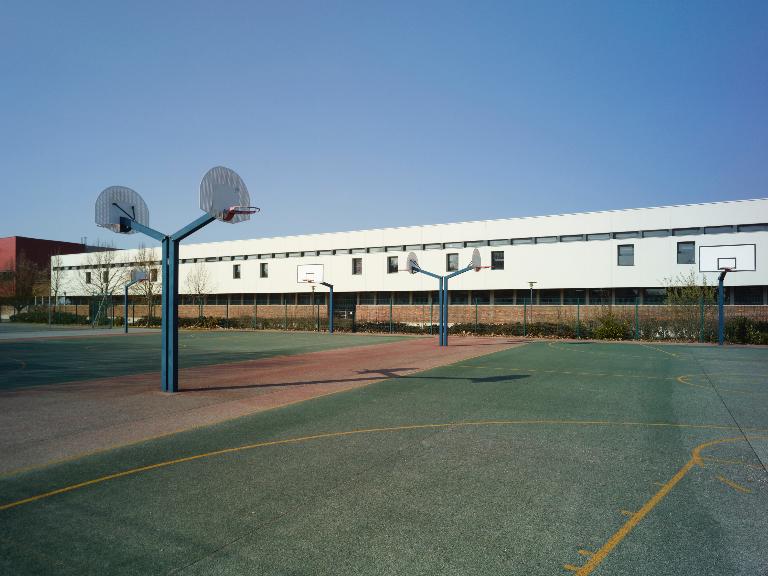 Bâtiment A, d'enseignement technique, vus depuis le sud.