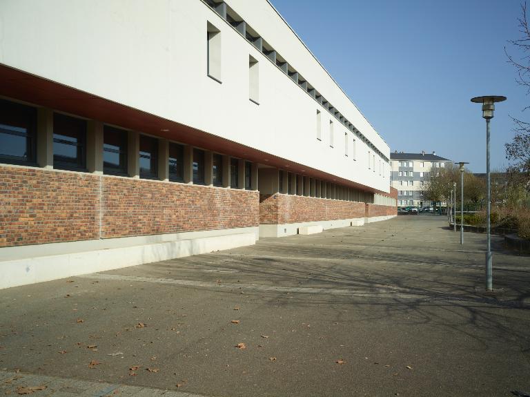 Bâtiment A, d'enseignement technique, vus depuis le nord-ouest.