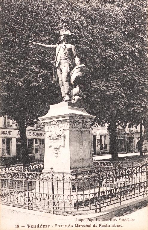 Carte postale ancienne du début du XXe siècle : le monument avec sa grille d'entourage.