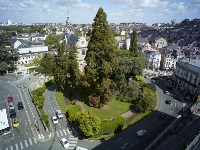 La place Victor-Hugo vue depuis le toit du Château.