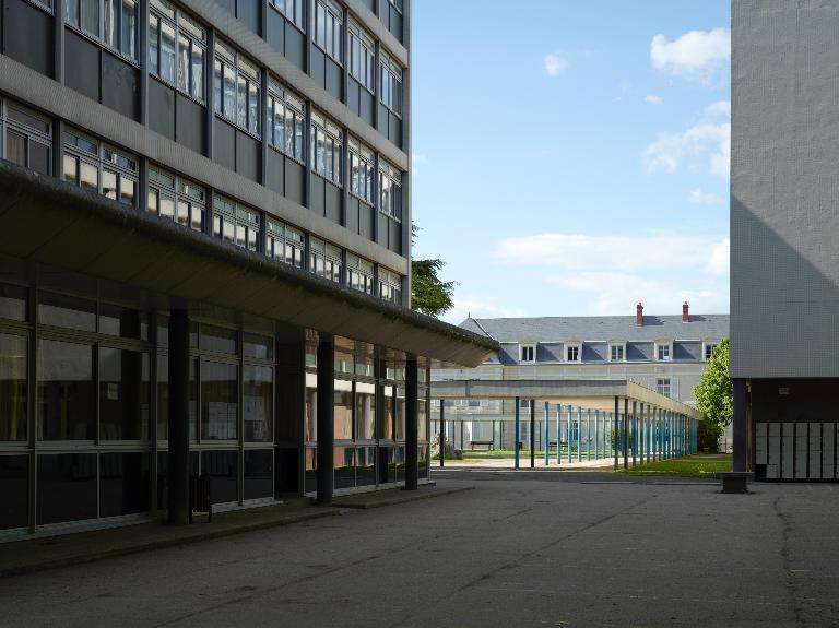 Le bâtiment D vu depuis le sud.