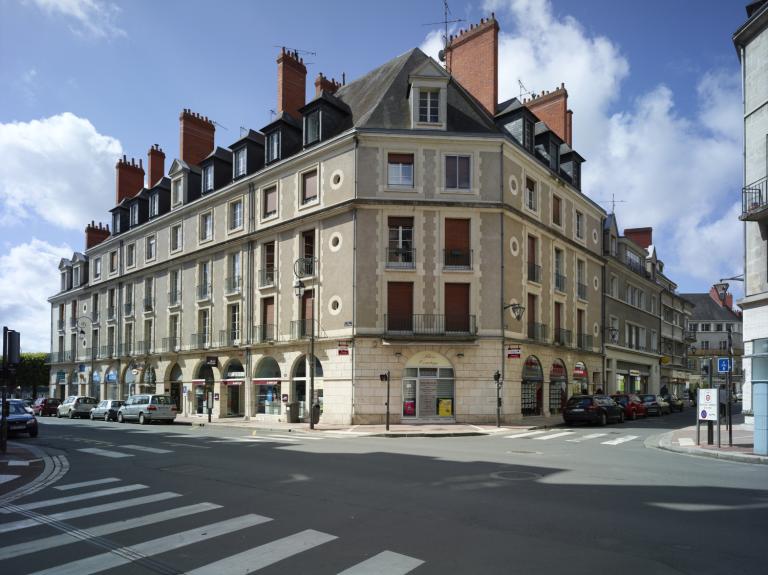 Angle de la rue Denis-Papin et de la rue des Orfèvres, vu depuis le nord.