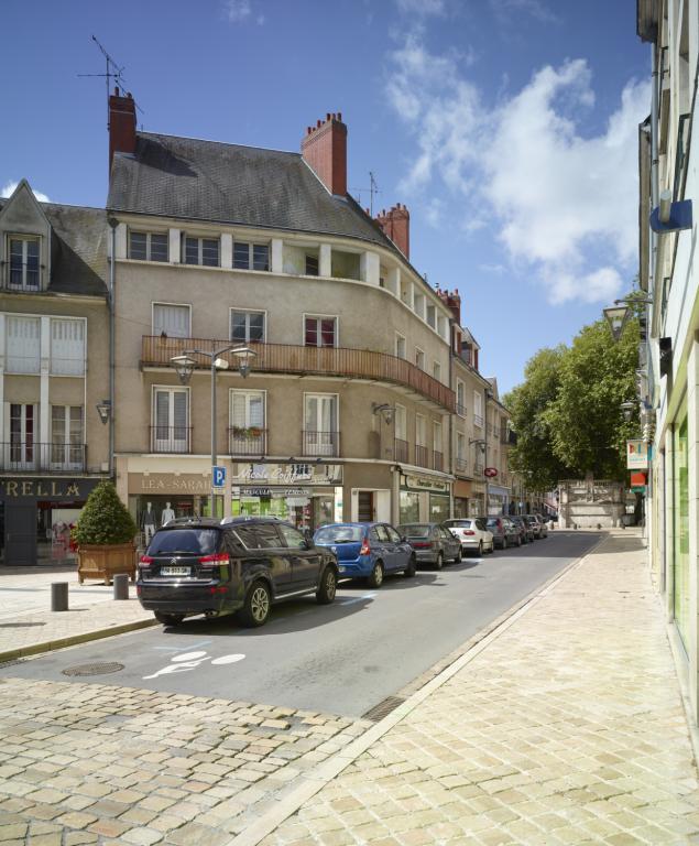 Façade sur la rue des Orfèvres vue depuis le nord-est. ; Façade sur la rue des Orfèvres, vue depuis le nord-est.