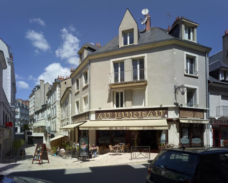 Angle de la rue du Poids-du-Roi et de la rue du Chant-des-oiseaux, vu depuis le sud-est.