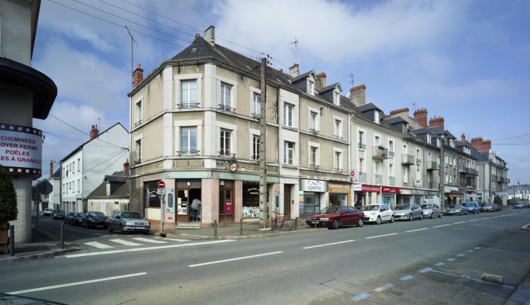 Angle sud-est et façade sur l'avenue du Président-Wilson.