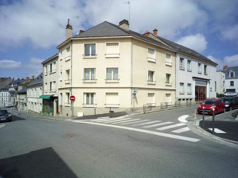 Angle de la rue des Cordeliers et de la rue Trouessard, vu depuis le sud.