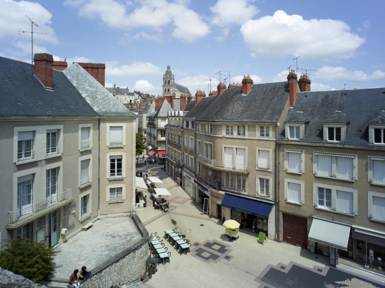 Façades des îlots F et N, de part et d'autre de la rue Saint-Martin. Vue prise depuis les terrasses de la place du Château. ; Façades des îlots F et N, de part et d'autre de la rue Saint-Martin.