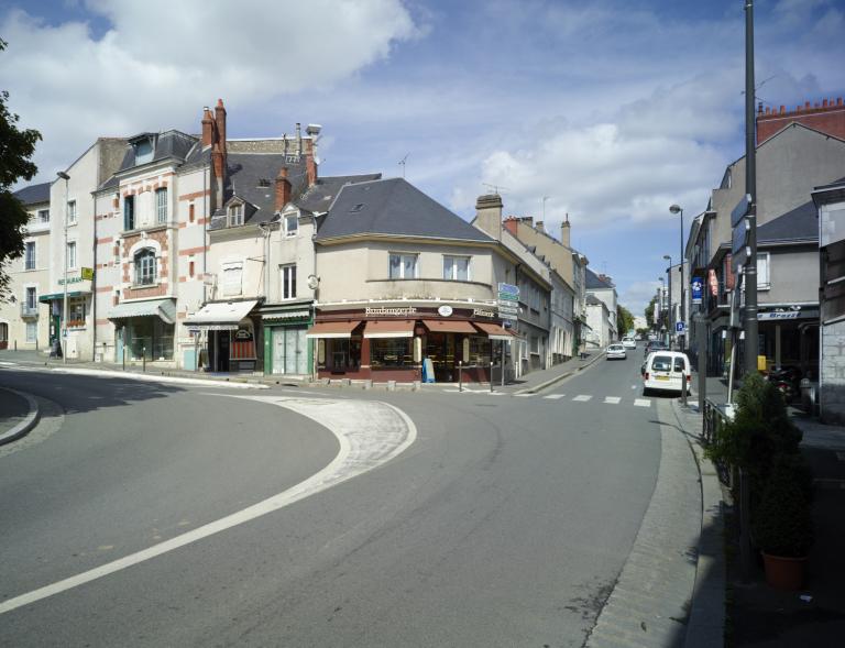 Rue des remparts vue depuis l'ouest.