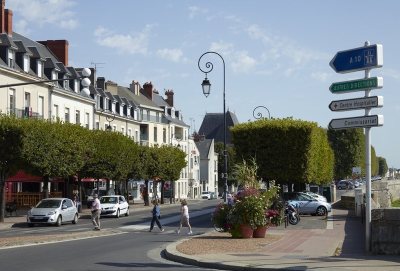 Les quais de la rive droite vus depuis la tête de pont.