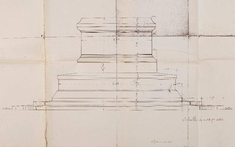 Plan coté du piédestal, de profil. (Archives municipales d'Orléans).