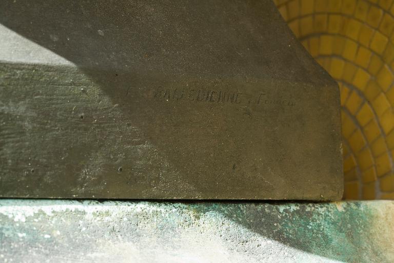 Détail de la marque de fondeur sur le piédouche à droite : "F. BARBEDIENNE FONDEUR".