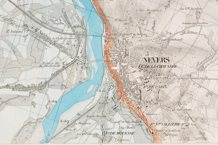 Plan du Val de Germigny, 18 avril 1900, ingénieur en chef Mazoyer. Le fond de carte est un extrait de la carte de la Loire dressée par l'ingénieur Coumes au milieu du XIXe siècle. Détail sur la ville de Nevers. (archives départementales du Cher, 3 S 385).