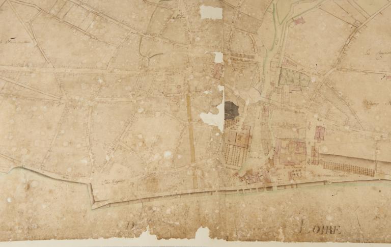Plan d'alignement levé en exécution de la loi du 16 septembre 1807 par Perrin géomètre à Nevers, non daté (probablement vers 1810). Détail sur les quais de Loire. (archives municipales de Cosne-Cours-sur-Loire, 1 O 1).