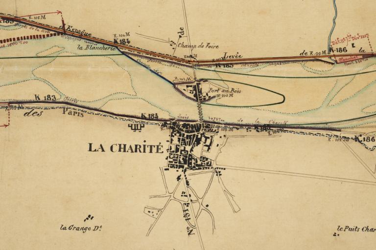 Plan général de la Loire, défense des rives entre le Bec d'Allier et Briare, 19 avril 1859, ingénieur ordinaire Biard. Détail. (centre d'exploitation de Saint-Satur, subdivision de la direction départementale des territoires de la Nièvre). ; Plan général de la Loire, défense des rives entre le Bec d'Allier et Briare, 19 avril 1859, ingénieur ordinaire Biard. Détail. Mention du Port au Bois.