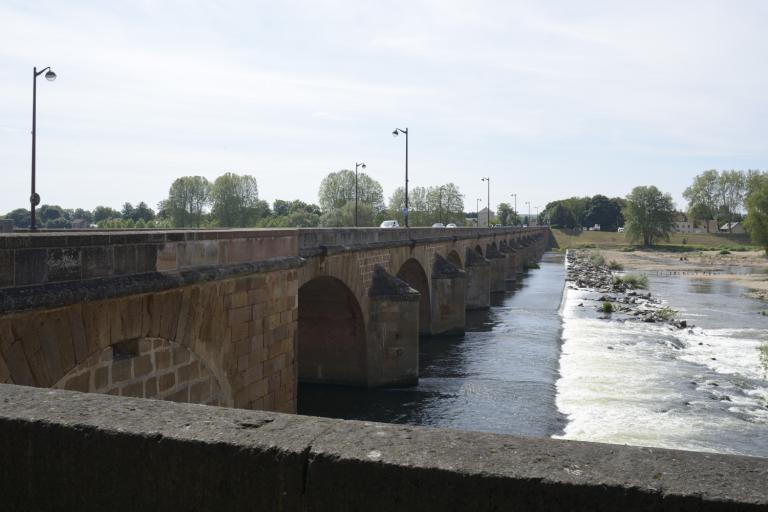 Le pont sur la Loire, vue prise depuis la rive droite.