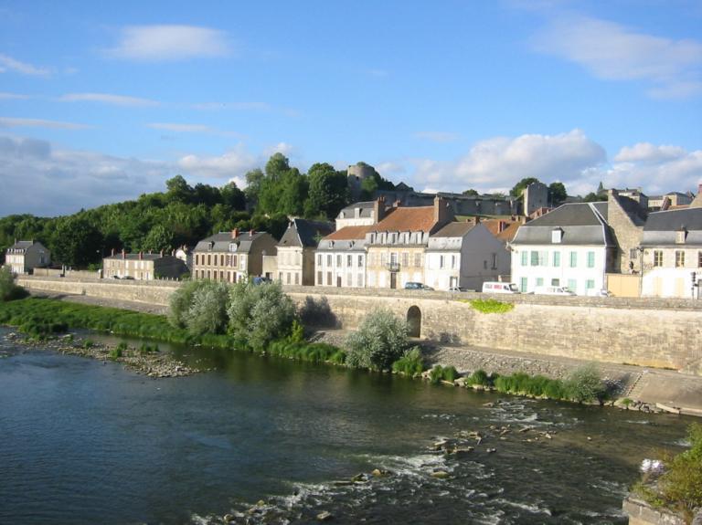Rive droite, aval du pont, vue prise depuis le pont.