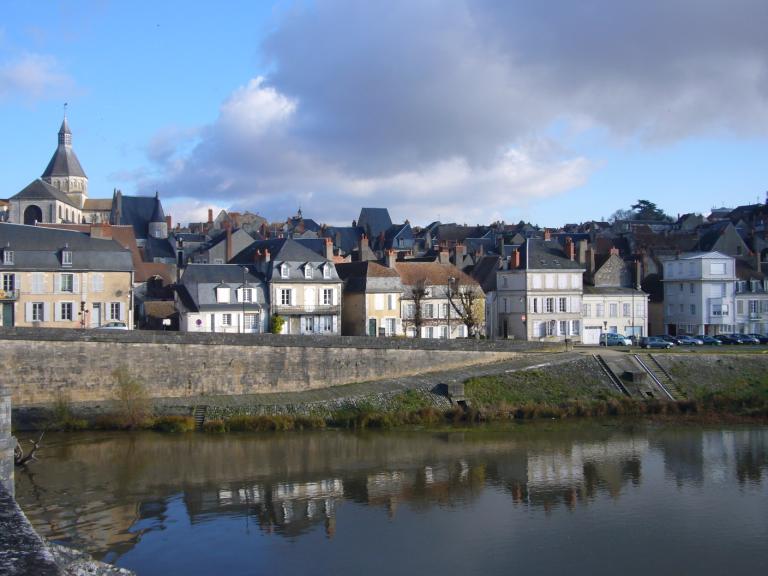 Rive droite, amont du pont, vue prise depuis le pont.