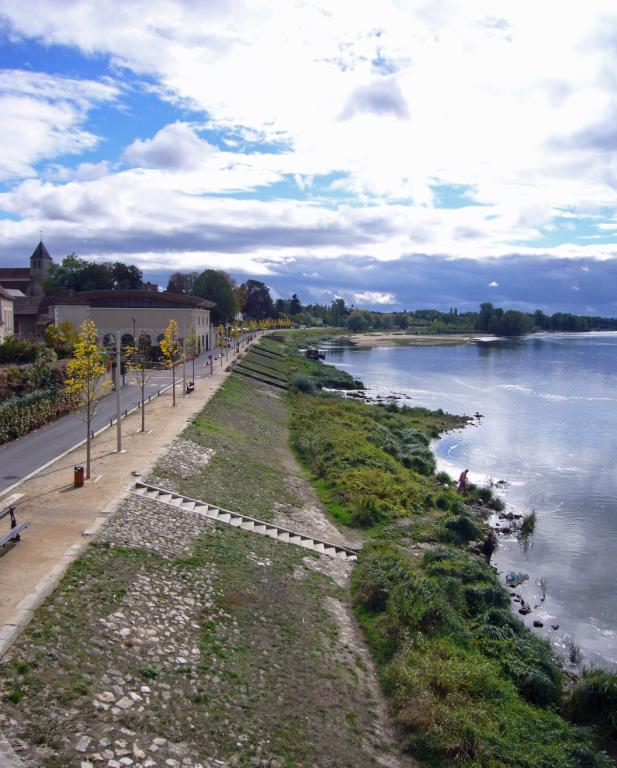 Vue d'ensemble vers l'amont (en amont du pont). ; Vue d'ensemble vers l'amont (en amont du pont).
