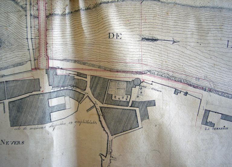 Plan général des ponts de Nevers sur la Loire avec les chemins, quais, ports, levées et autres ouvrages à leurs abords, par l'ingénieur Coinchon, 8 janvier 1812. Détail sur la partie située en aval du pont de Loire côté rive droite.