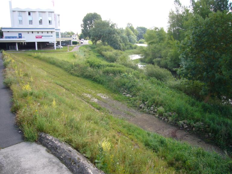 Vue d'ensemble vers l'amont.