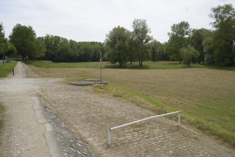 Vue d'ensemble vers l'amont.