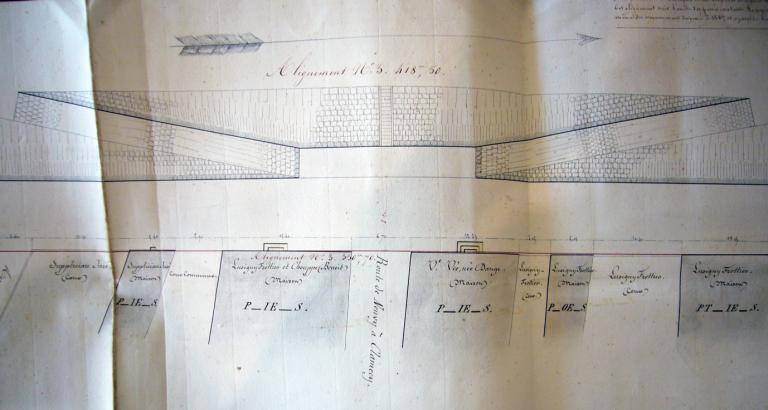 Détail du plan d'alignement du port de Neuvy dressé le 10 mai 1844 par l'ingénieur en chef Mutrécy-Maréchal. (archives nationales, F 14 6671).