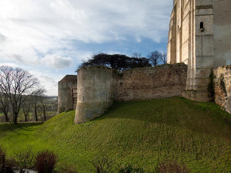 Tours Saint-Georges, de Montdoucet et de la Chaise, vue du sud-est.