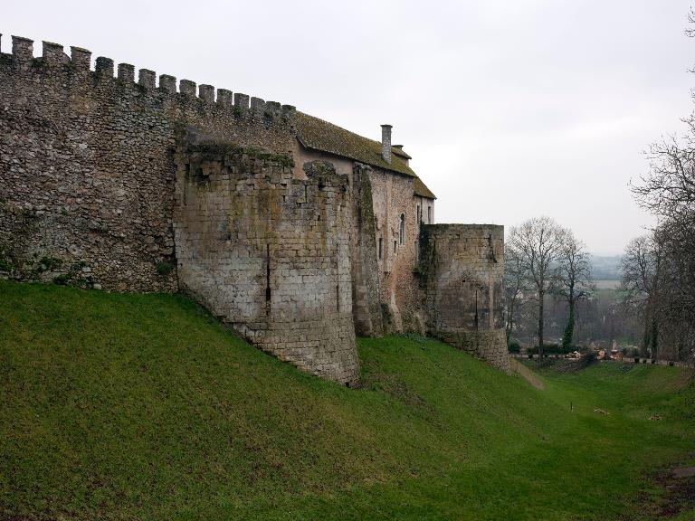 Tours de Brunelles et de Saint-Victor, vue de l'est.