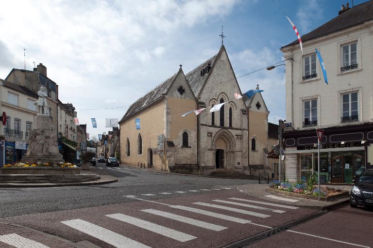 Nef, vue du nord-ouest.