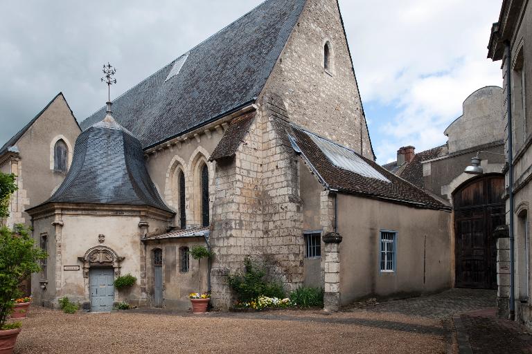 Vue du sud-est. ; Choeur, vue du sud-est. ; Cour de l'Hôtel-Dieu, vue du nord-est.