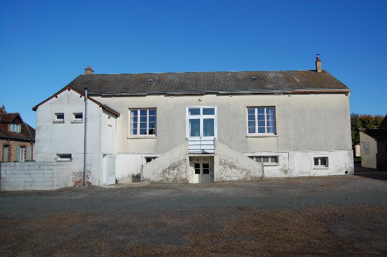 Préau / réfectoire scolaire, actuellement salle des fêtes, élévation sud.