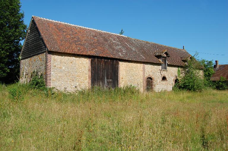 Grange-étable, vue générale depuis le sud-est (état en 2010).