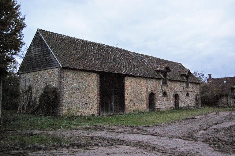 Grange-étable, vue générale depuis le sud-est (état en 2013).