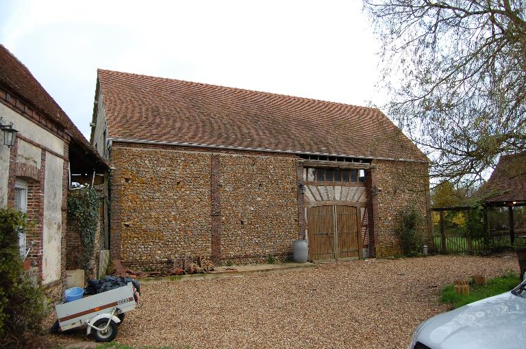 Grange, vue générale depuis l’ouest.