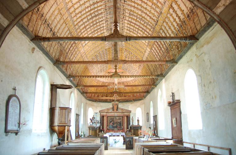 Intérieur, vue axiale vers l'est.