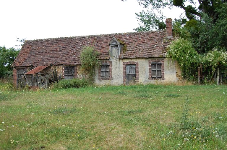 3, route de Chassant, ferme de type bloc-à-terre.