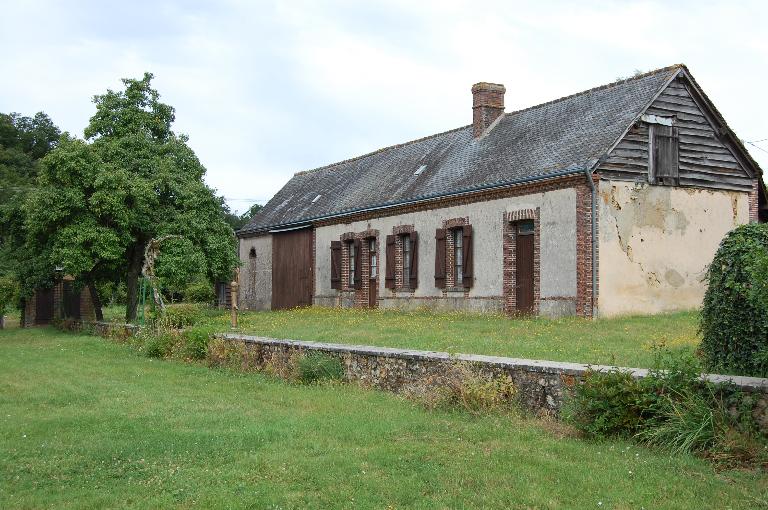 Les écoles, ferme de type "bloc-à-terre".