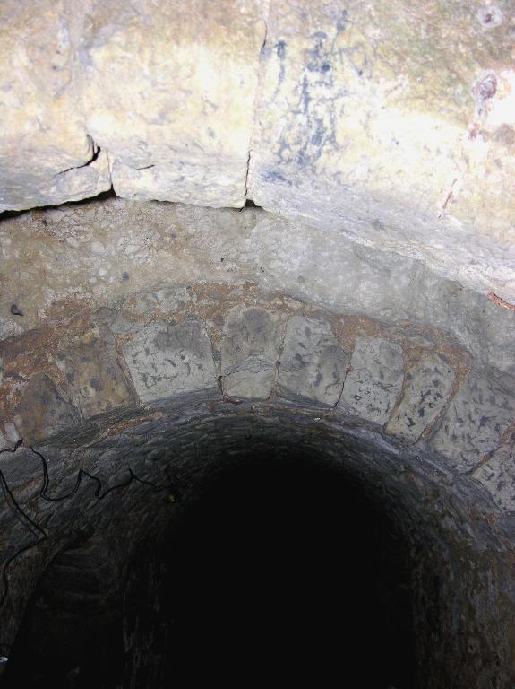 Vue intérieure, rez-de-chaussée, cave, détail de la voûte.