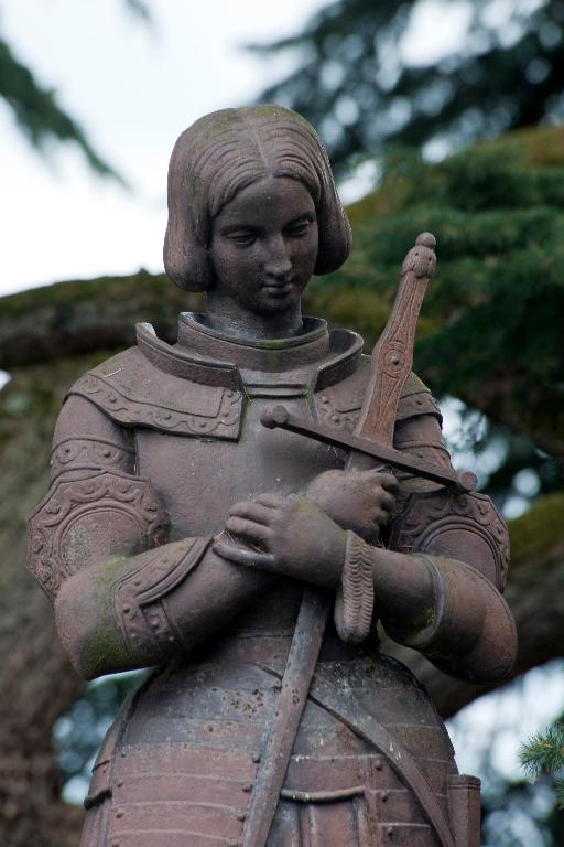 Vue de Jeanne d'Arc à mi-corps.