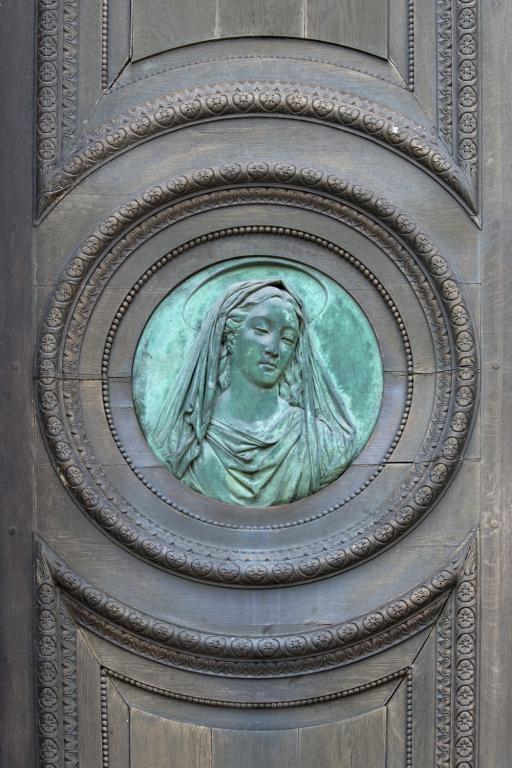 3 bas-reliefs : Le Christ secourant les malades et les infirmes, Christ souffrant, Vierge auréolée