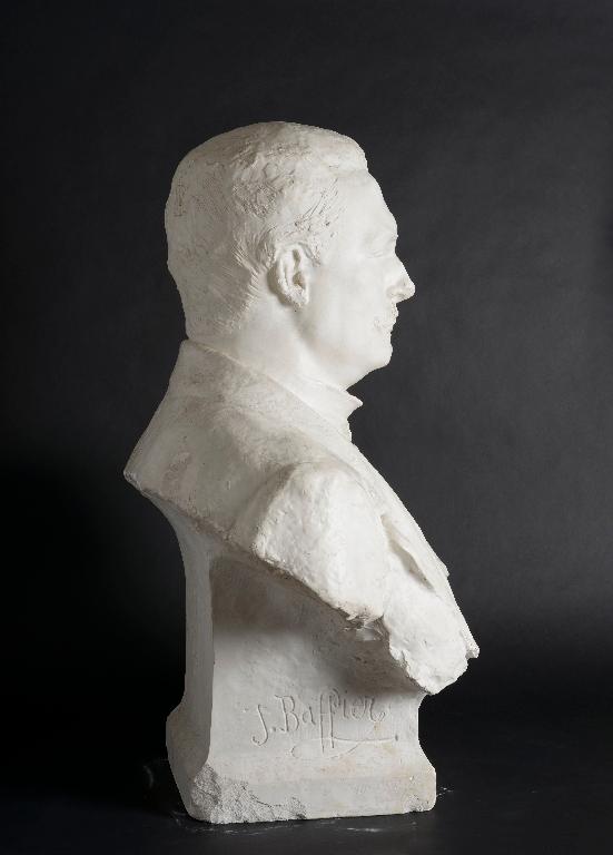 Mehun-sur-Yèvre : maquette du buste de Camille Mérault
