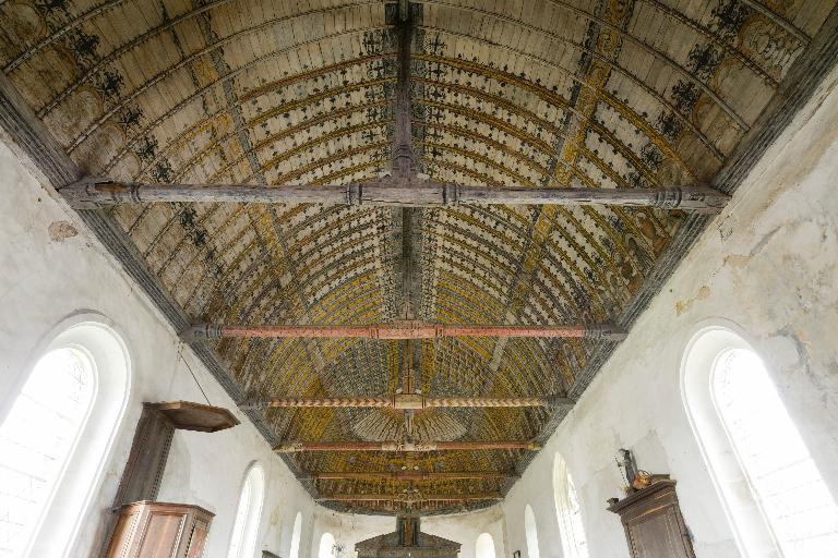 Intérieur, vue générale de la fausse voûte lambrissée peinte.