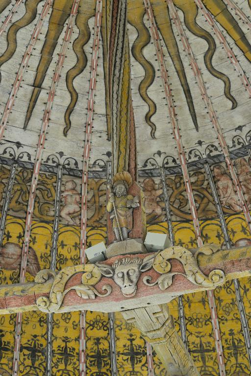 Intérieur, vue de détail de la jonction entre l'entrait et le poinçon.