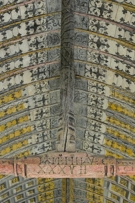 Intérieur, vue de détail date gravée (1537) et poinçon.