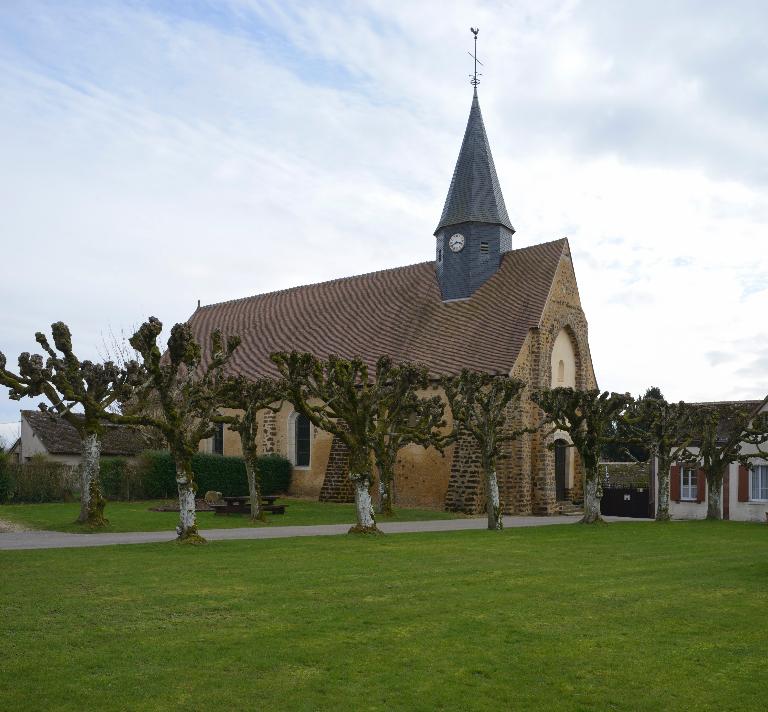 Vue générale depuis le nord. ; Église paroissiale Saint-Martin (ancienne chapelle prieurale).