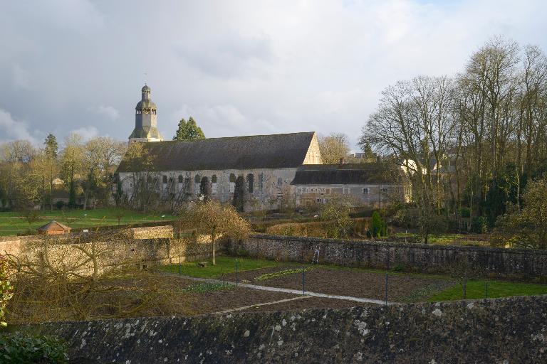 Église abbatiale, vue générale depuis le nord-ouest. ; Vue générale depuis le nord-ouest. ; Abbaye de la Sainte-Trinité.